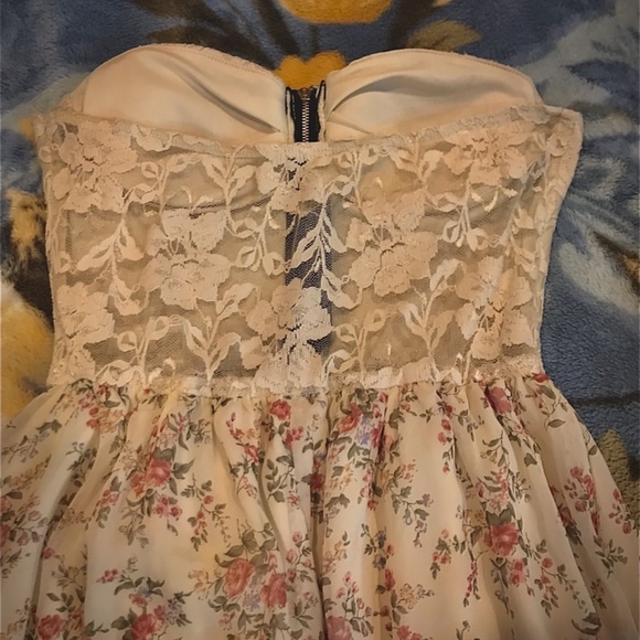 Vintage lace dress - floral spring vibes - Picture 5 of 5